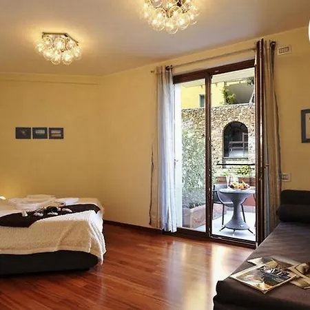 La Perla Di Sonenga - Giardino Apartment Menaggio