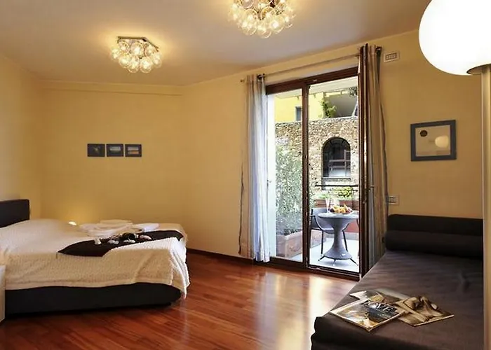 La Perla Di Sonenga - Giardino 아파트 메나지오